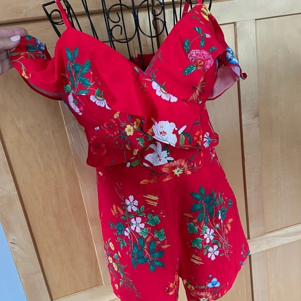 Chicways red floral cold shoulder Romper with adjustable straps size Medium - Picture 2 of 13